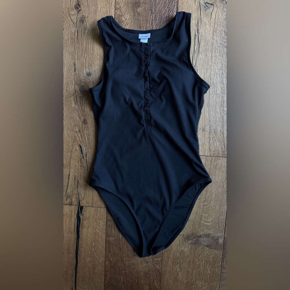 Andie Malibu One-Piece Swimsuit Black Ribbed Snap Front Size MT